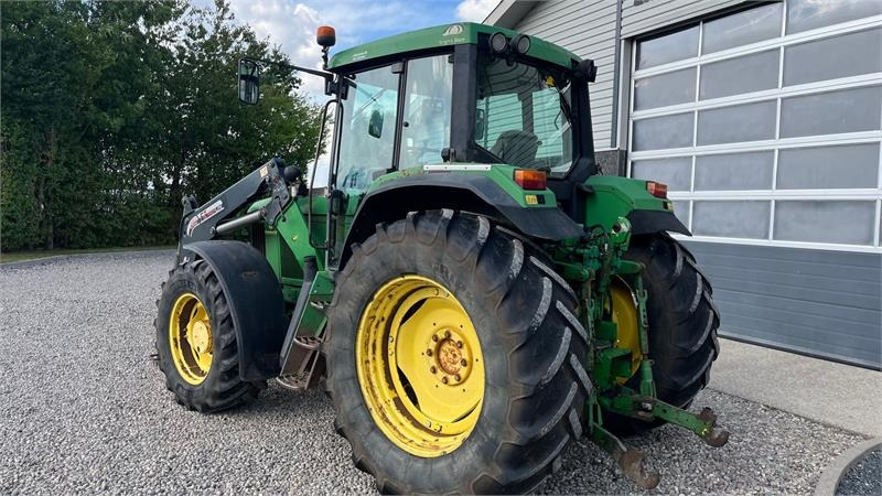 John Deere 6910 Auto Quad II-TLS Med frontlæsser - Traktor: 3 kép. John Deere 6910 Auto Quad II-TLS Med frontlæsser - Traktor: 3 kép.