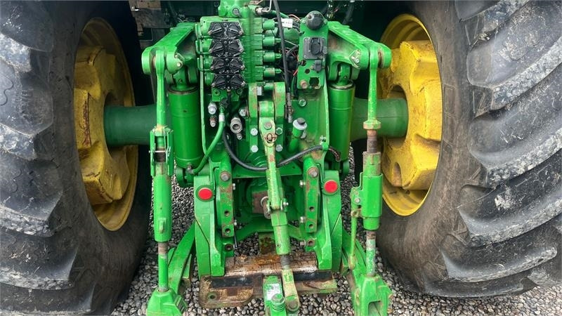 John Deere 8230 Med frontlift - Traktor: 5 kép. John Deere 8230 Med frontlift - Traktor: 5 kép.