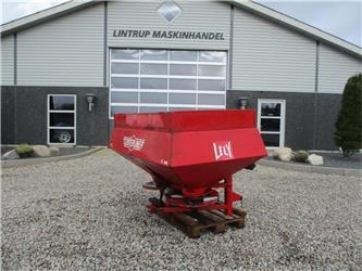 Lely Centerline CL 2400 Med hydraulisk tilt til kantspr - Műtrágyaszóró: 1 kép. Lely Centerline CL 2400 Med hydraulisk tilt til kantspr - Műtrágyaszóró: 1 kép.