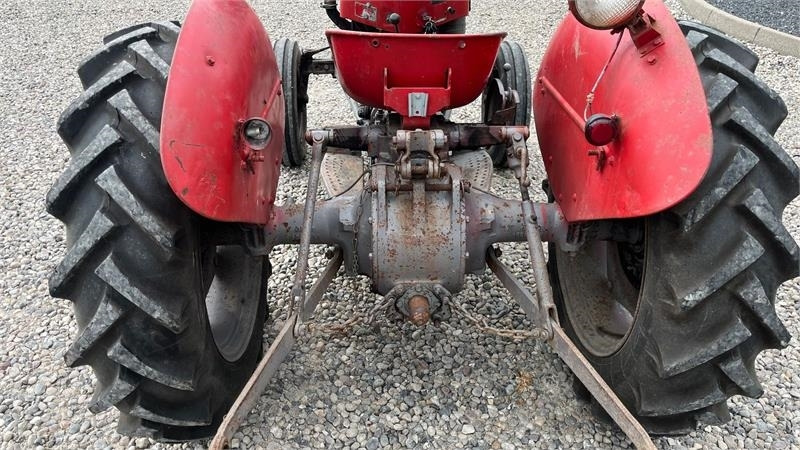 Massey Ferguson 35 3 cyl diesel - Traktor: 4 kép. Massey Ferguson 35 3 cyl diesel - Traktor: 4 kép.