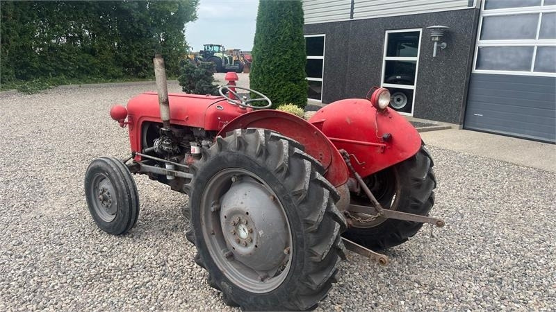 Massey Ferguson 35 3 cyl diesel - Traktor: 3 kép. Massey Ferguson 35 3 cyl diesel - Traktor: 3 kép.