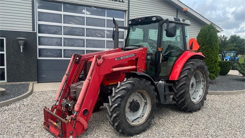 Massey Ferguson 5460 Med frontlæsser - Traktor: 2 kép. Massey Ferguson 5460 Med frontlæsser - Traktor: 2 kép.