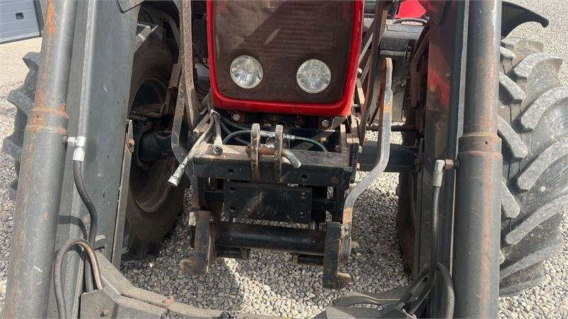 Massey Ferguson 6480 Dyna 4 Med frontlift og frontlæsser - Traktor: 4 kép. Massey Ferguson 6480 Dyna 4 Med frontlift og frontlæsser - Traktor: 4 kép.
