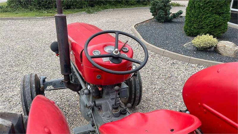 Massey Ferguson 65 Med nye dæk - Traktor: 5 kép. Massey Ferguson 65 Med nye dæk - Traktor: 5 kép.