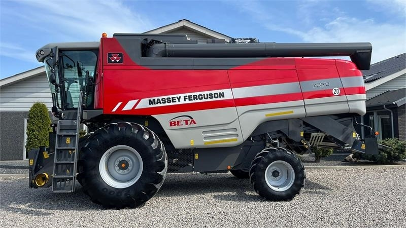 Massey Ferguson 7370 BETA. Gårdmaskine med kun 1080 motortimer. Me - Kombájn: 1 kép. Massey Ferguson 7370 BETA. Gårdmaskine med kun 1080 motortimer. Me - Kombájn: 1 kép.
