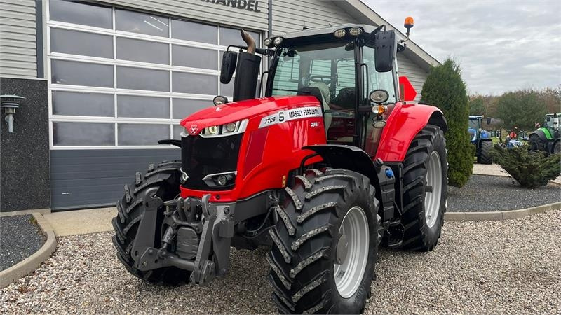 Massey Ferguson 7726 S DynaVT Med frontlift - Traktor: 3 kép. Massey Ferguson 7726 S DynaVT Med frontlift - Traktor: 3 kép.