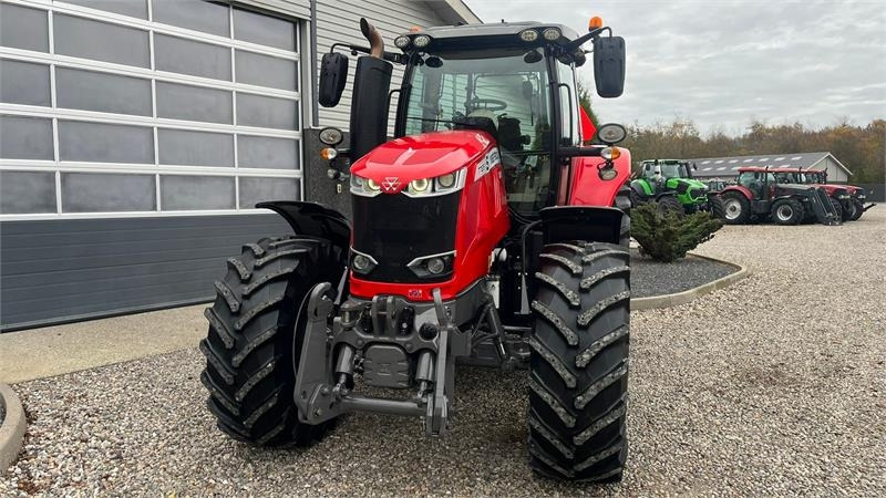 Massey Ferguson 7726 S DynaVT Med frontlift - Traktor: 4 kép. Massey Ferguson 7726 S DynaVT Med frontlift - Traktor: 4 kép.