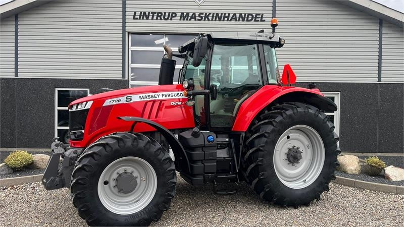 Massey Ferguson 7726 S DynaVT Med frontlift - Traktor: 1 kép. Massey Ferguson 7726 S DynaVT Med frontlift - Traktor: 1 kép.