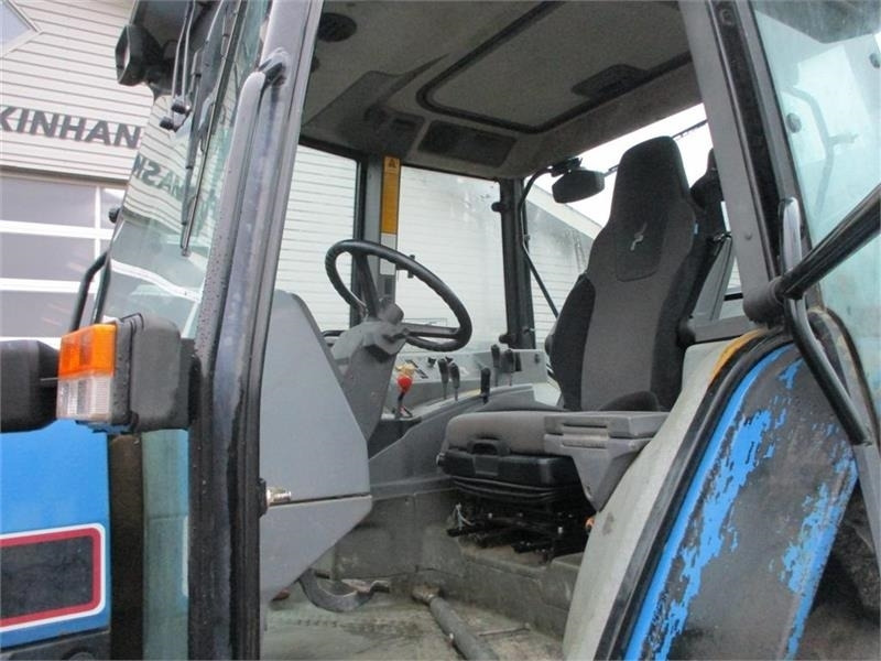 New Holland 7840 SLE, med rigtig god dæk montering og knap på  - Traktor: 4 kép. New Holland 7840 SLE, med rigtig god dæk montering og knap på  - Traktor: 4 kép.