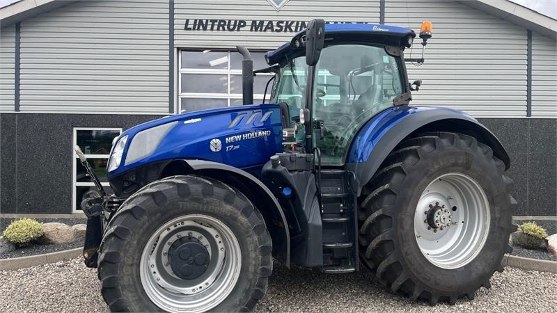 New Holland T7.315 Auto Command BluePower med frontlift - Traktor: 1 kép. New Holland T7.315 Auto Command BluePower med frontlift - Traktor: 1 kép.