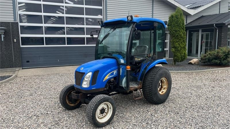 New Holland TC35DA - Traktor: 2 kép. New Holland TC35DA - Traktor: 2 kép.