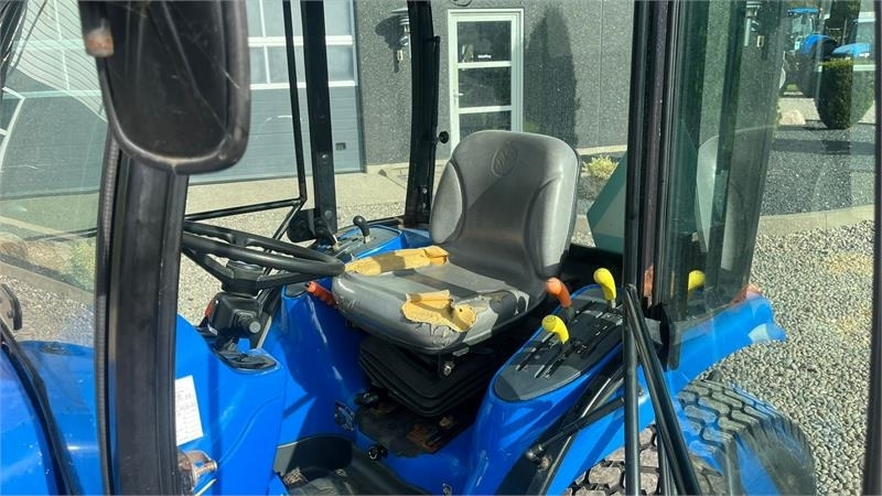 New Holland TC35DA Hydrostat - Traktor: 5 kép. New Holland TC35DA Hydrostat - Traktor: 5 kép.