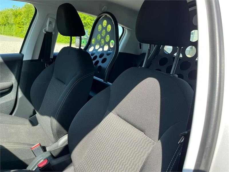 Peugeot 208 1,6 BlueHDi 100 Active Van 5d. NYSYNET og KUN - Autó: 2 kép. Peugeot 208 1,6 BlueHDi 100 Active Van 5d. NYSYNET og KUN - Autó: 2 kép.
