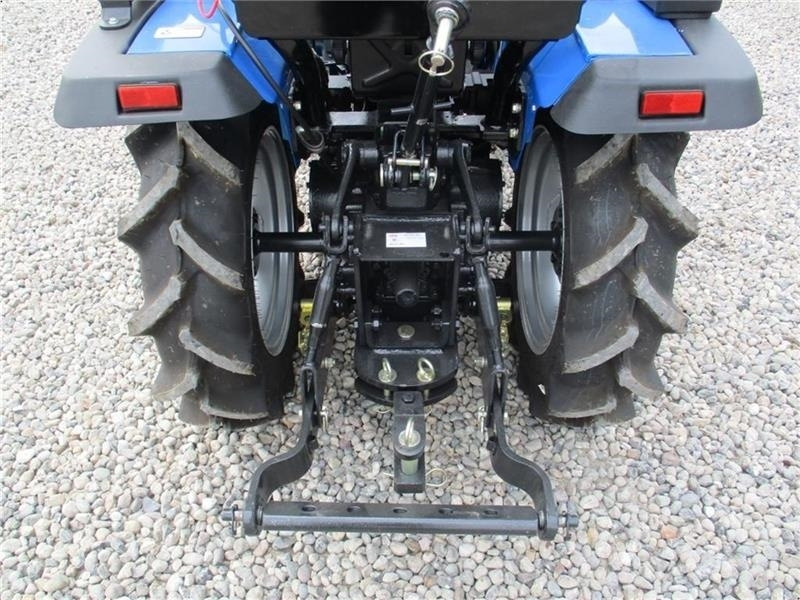 Solis 26 Gearmaskine med servostyrring og fuldhydraulisk - Kommunális traktor: 3 kép. Solis 26 Gearmaskine med servostyrring og fuldhydraulisk - Kommunális traktor: 3 kép.