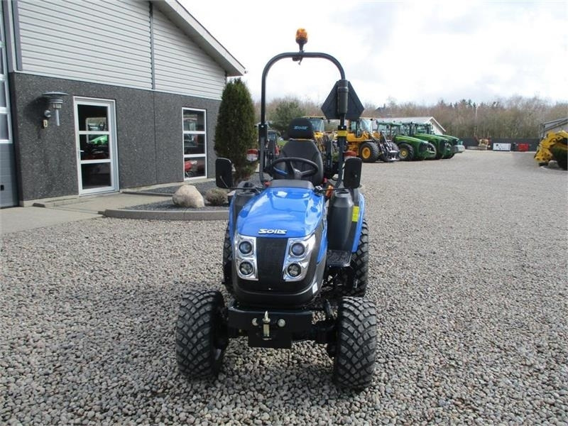 Solis 26 HST Garden Pro Dæk - Traktor: 4 kép. Solis 26 HST Garden Pro Dæk - Traktor: 4 kép.