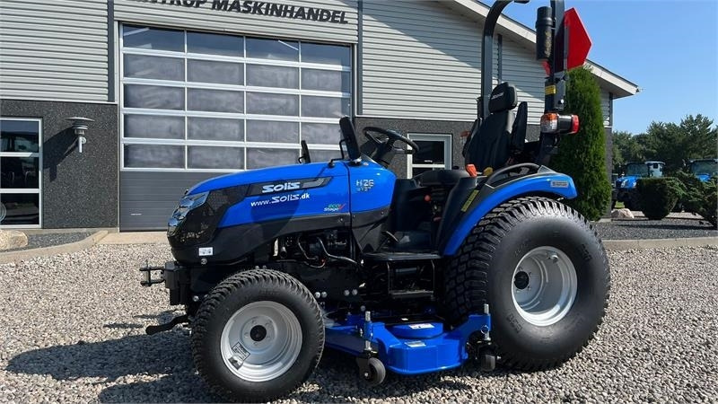 Solis 26 HST Hydrostat Turf hjul og klipperbord - Kommunális traktor: 2 kép. Solis 26 HST Hydrostat Turf hjul og klipperbord - Kommunális traktor: 2 kép.