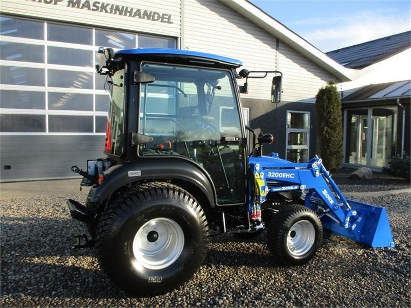 Traktor Solis 26 HST Med kabine, Turf hjul og frontlæsser.: 18 kép.