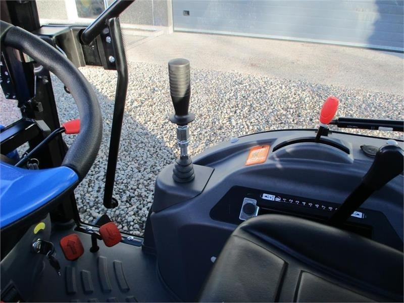 Traktor Solis 26 HST Med kabine, Turf hjul og frontlæsser.: 6 kép.