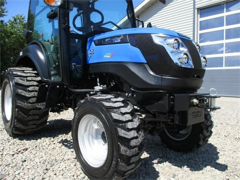 Solis 26 HST med kabine og Industrihjul - Traktor: 5 kép. Solis 26 HST med kabine og Industrihjul - Traktor: 5 kép.