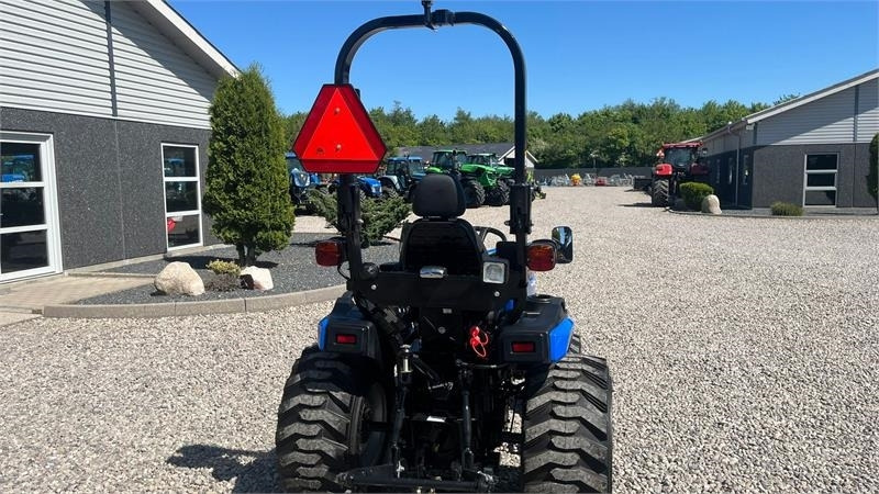 Traktor Solis H26 HST Hydrostat. Industrihjul: 17 kép.