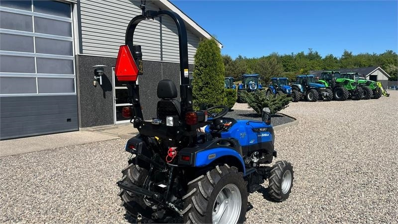 Kommunális traktor Solis H26 HST Hydrostat med Traktor dæk: 16 kép.