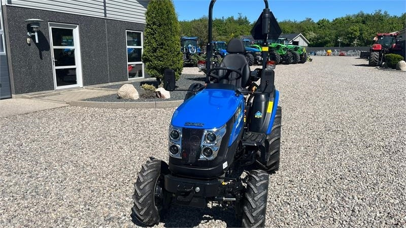 Kommunális traktor Solis H26 HST Hydrostat med Traktor dæk: 12 kép.