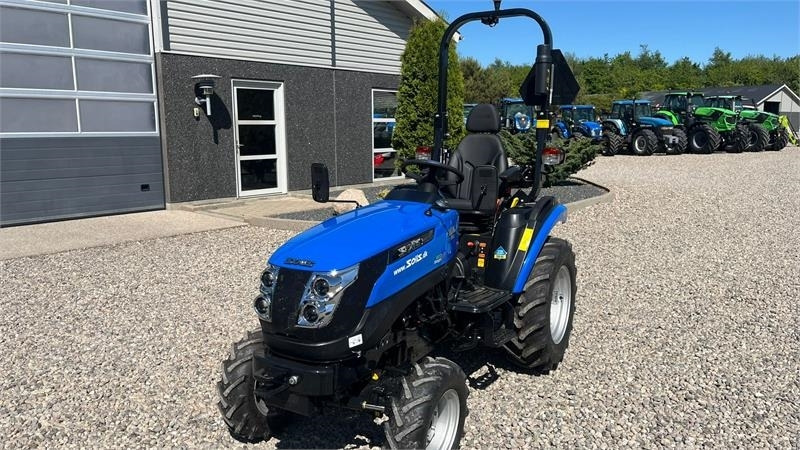 Kommunális traktor Solis H26 HST Hydrostat med Traktor dæk: 11 kép.