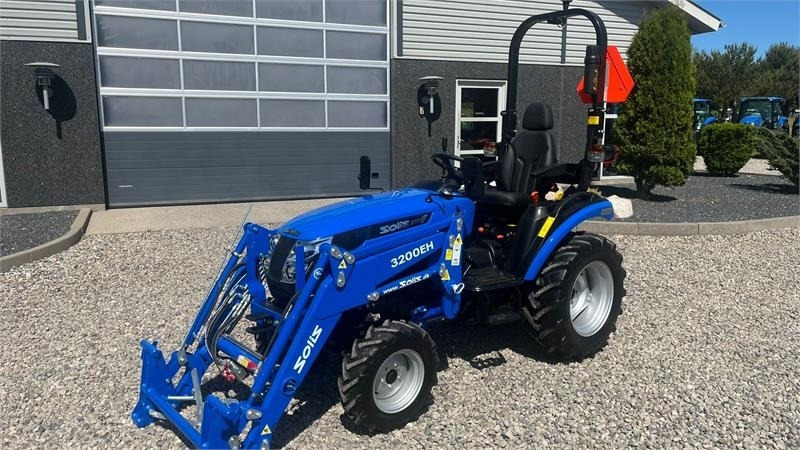 Solis H26 HST Med Frontlæsser - Kommunális traktor: 2 kép. Solis H26 HST Med Frontlæsser - Kommunális traktor: 2 kép.