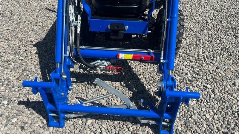Solis H26 HST Med Frontlæsser og GardenPro dæk - Kommunális traktor: 4 kép. Solis H26 HST Med Frontlæsser og GardenPro dæk - Kommunális traktor: 4 kép.