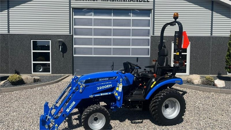Solis H26 HST Med Frontlæsser og GardenPro dæk - Traktor: 1 kép. Solis H26 HST Med Frontlæsser og GardenPro dæk - Traktor: 1 kép.