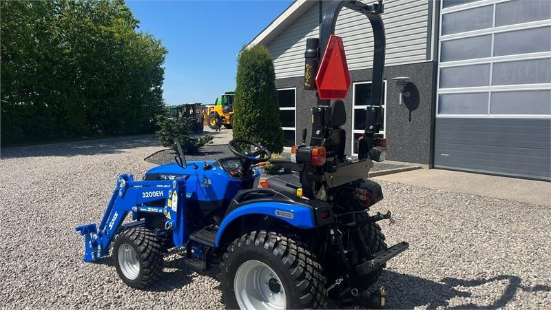 Solis H26 HST Med Frontlæsser og GardenPro dæk - Kommunális traktor: 3 kép. Solis H26 HST Med Frontlæsser og GardenPro dæk - Kommunális traktor: 3 kép.