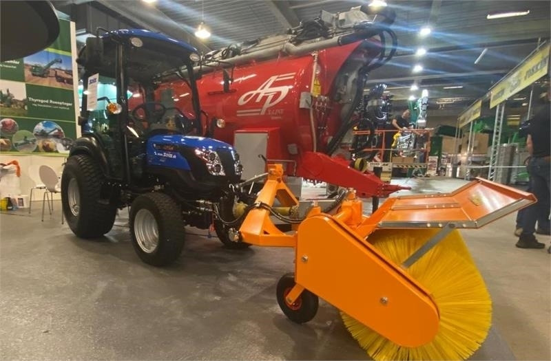 Solis H26 HST SnowEdition med Thyregod TK 1600 kost på - Traktor: 2 kép. Solis H26 HST SnowEdition med Thyregod TK 1600 kost på - Traktor: 2 kép.