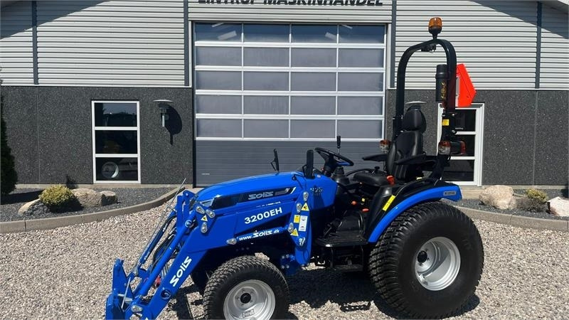 Solis H26 HST Turfdæk og Frontlæsser - Traktor: 1 kép. Solis H26 HST Turfdæk og Frontlæsser - Traktor: 1 kép.
