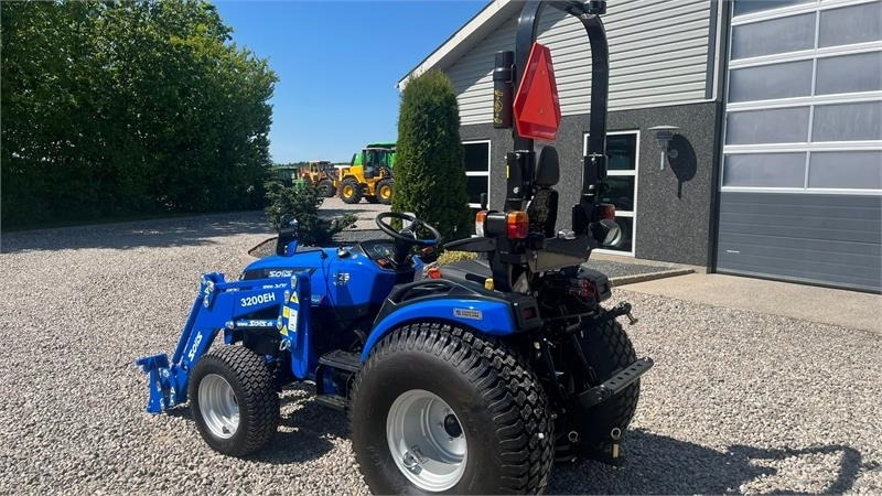 Solis H26 HST Turfdæk og Frontlæsser - Traktor: 3 kép. Solis H26 HST Turfdæk og Frontlæsser - Traktor: 3 kép.