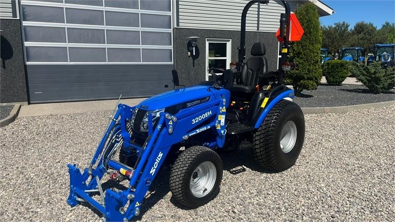 Solis H26 HST Turfdæk og Frontlæsser - Traktor: 2 kép. Solis H26 HST Turfdæk og Frontlæsser - Traktor: 2 kép.