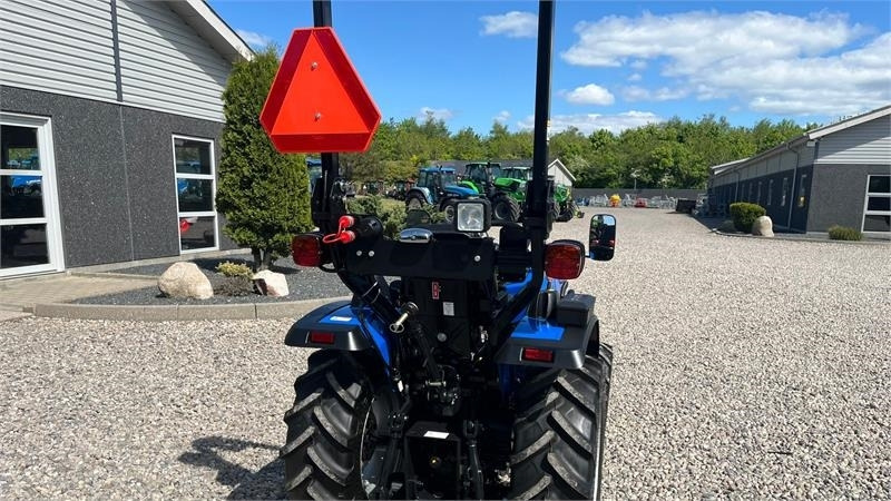 Solis S26 6+2 Gearmaskine med Servostyring og brede trak - Traktor: 4 kép. Solis S26 6+2 Gearmaskine med Servostyring og brede trak - Traktor: 4 kép.