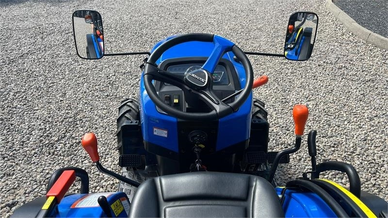 Solis S26 6+2 Gearmaskine med Servostyring og brede trak - Kommunális traktor: 5 kép. Solis S26 6+2 Gearmaskine med Servostyring og brede trak - Kommunális traktor: 5 kép.