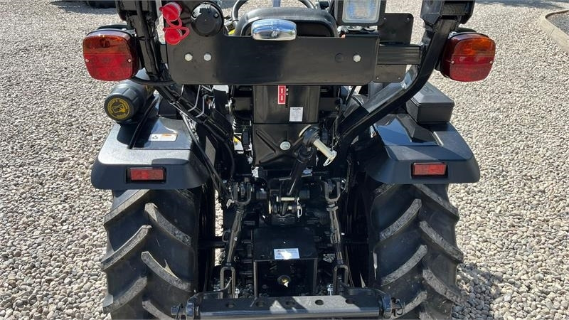 Solis S26 6+2 gearmaskine Limited Edition i sort med bre - Kommunális traktor: 4 kép. Solis S26 6+2 gearmaskine Limited Edition i sort med bre - Kommunális traktor: 4 kép.