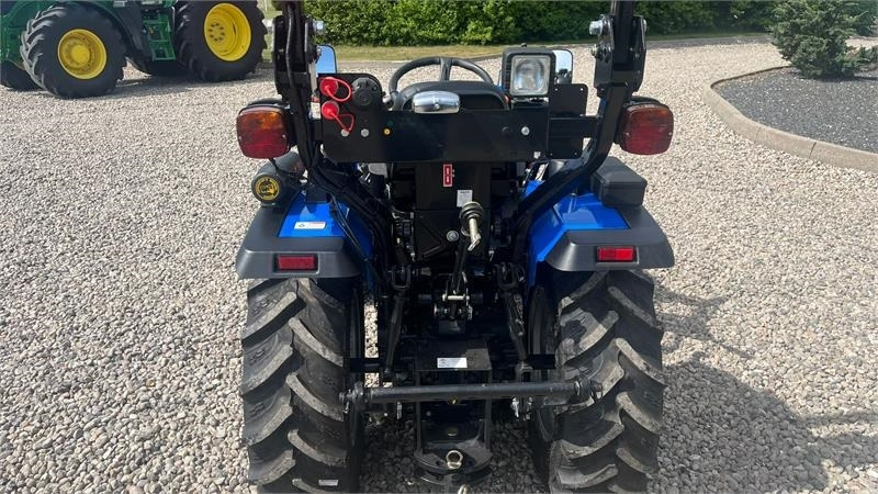 Solis S26 6+2 gearmaskine med Fuldhydraulisk frontlæsser - Traktor: 5 kép. Solis S26 6+2 gearmaskine med Fuldhydraulisk frontlæsser - Traktor: 5 kép.