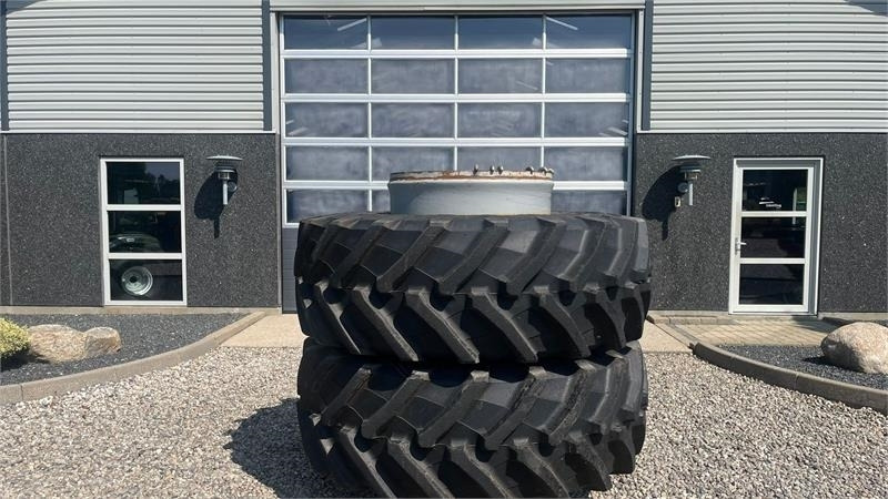 Trelleborg 650/85R38 TM 900 med ring og 12 låse - Gumiabroncs - Mezőgazdasági gépek: 1 kép. Trelleborg 650/85R38 TM 900 med ring og 12 låse - Gumiabroncs - Mezőgazdasági gépek: 1 kép.