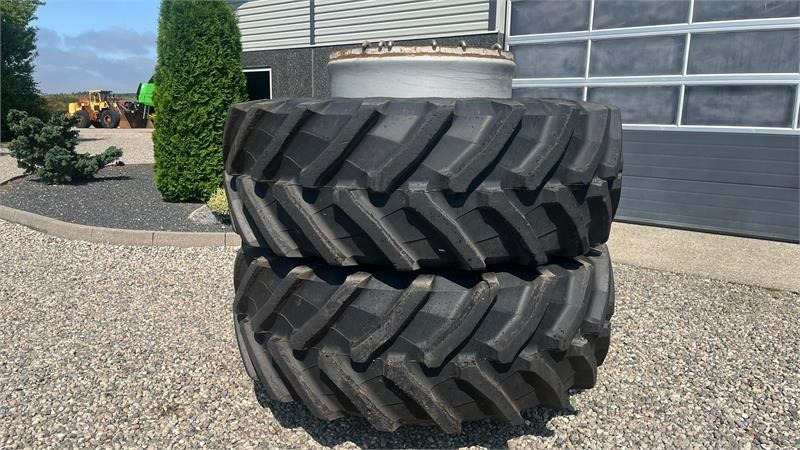 Trelleborg 650/85R38 TM 900 med ring og 12 låse - Gumiabroncs - Mezőgazdasági gépek: 4 kép. Trelleborg 650/85R38 TM 900 med ring og 12 låse - Gumiabroncs - Mezőgazdasági gépek: 4 kép.
