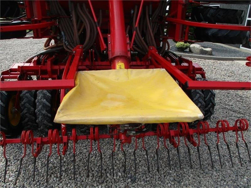 Vaderstad Rapid A800 S med fylde snegl, stor såsæt til små p - Szemenkénti vetőgép: 5 kép. Vaderstad Rapid A800 S med fylde snegl, stor såsæt til små p - Szemenkénti vetőgép: 5 kép.
