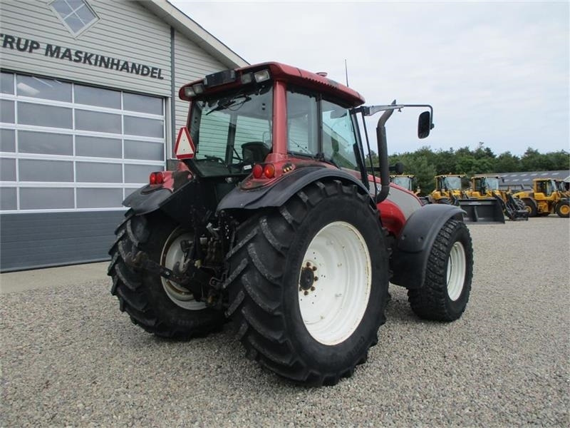 Valtra T190 Med frontlift og affjedret foraksel  lízing Valtra T190 Med frontlift og affjedret foraksel: 14 kép.