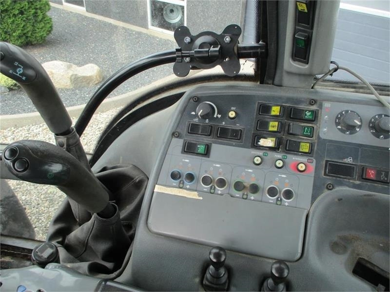 Valtra T190 Med frontlift og affjedret foraksel  lízing Valtra T190 Med frontlift og affjedret foraksel: 11 kép.