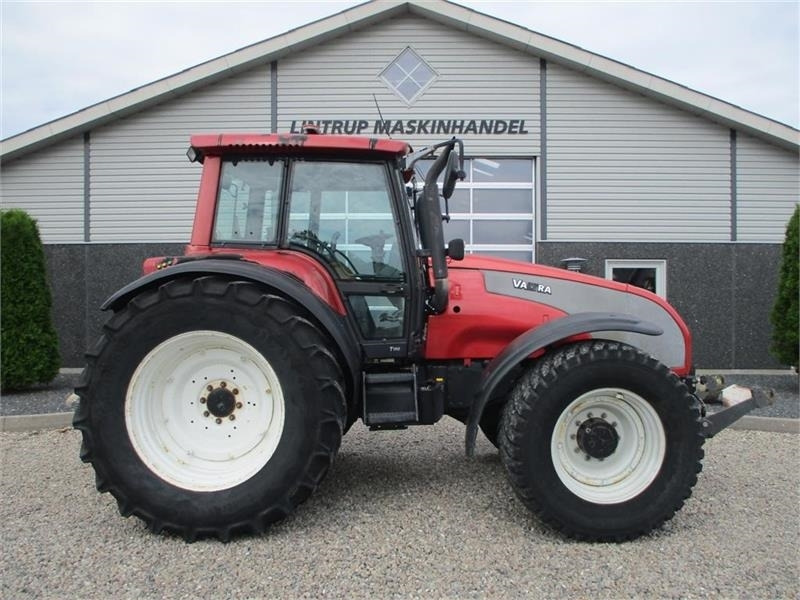 Valtra T190 Med frontlift og affjedret foraksel  lízing Valtra T190 Med frontlift og affjedret foraksel: 12 kép.