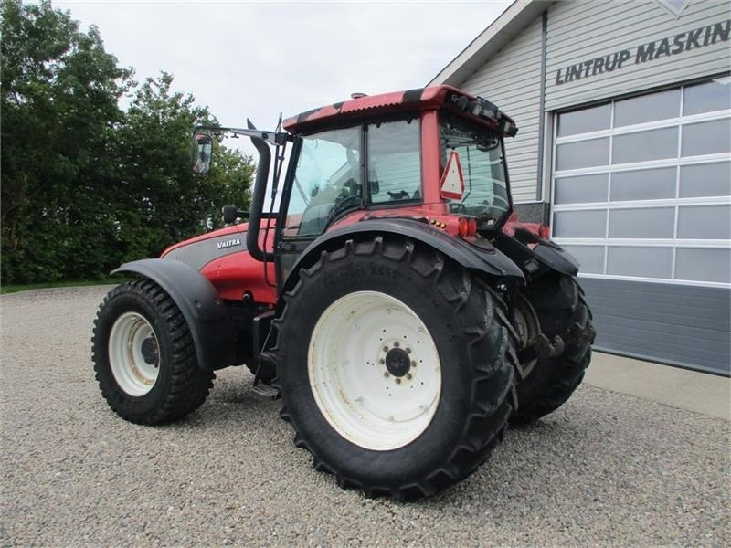 Valtra T190 Med frontlift og affjedret foraksel  lízing Valtra T190 Med frontlift og affjedret foraksel: 7 kép.