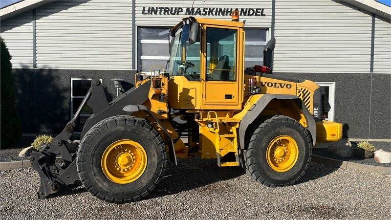 Volvo L70E Med hurtigskift og centralsmørring - Gumikerekes homlokrakodó: 1 kép. Volvo L70E Med hurtigskift og centralsmørring - Gumikerekes homlokrakodó: 1 kép.