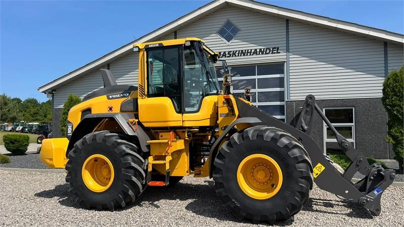 Gumikerekes homlokrakodó Volvo L90H H2 AGRICULTURE Dansk-maskine, Co-Pilot, LANG-: 17 kép. Gumikerekes homlokrakodó Volvo L90H H2 AGRICULTURE Dansk-maskine, Co-Pilot, LANG-: 17 kép.