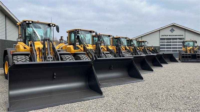 Gumikerekes homlokrakodó Volvo L90H H2 AGRICULTURE Dansk-maskine, Co-Pilot, LANG-: 23 kép. Gumikerekes homlokrakodó Volvo L90H H2 AGRICULTURE Dansk-maskine, Co-Pilot, LANG-: 23 kép.