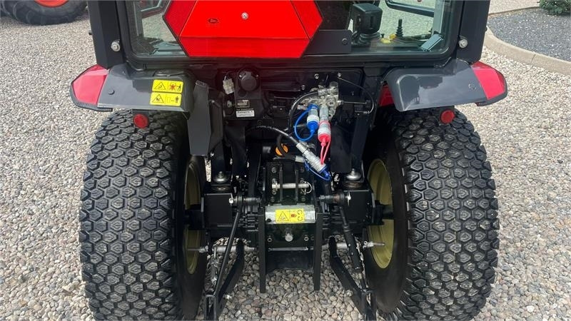 Yanmar YT 235H 4WD Snow Edition med sneplov og spreder - Traktor: 5 kép. Yanmar YT 235H 4WD Snow Edition med sneplov og spreder - Traktor: 5 kép.